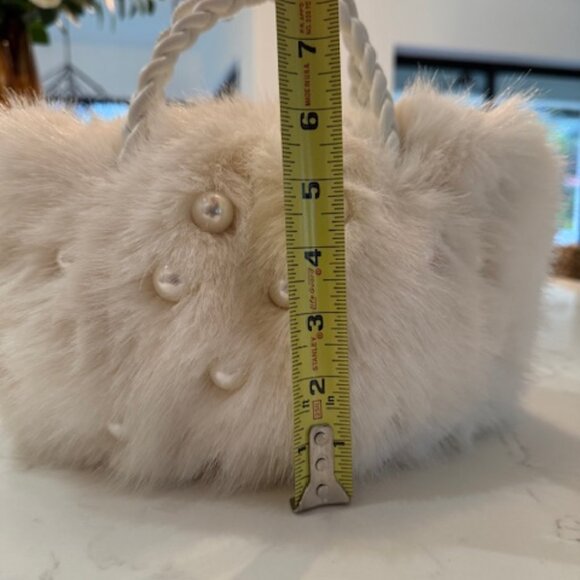 White faux fur purse with embedded white pearls - Picture 5 of 5